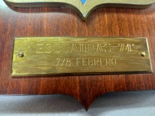 Metopa insignia Escuadras 74