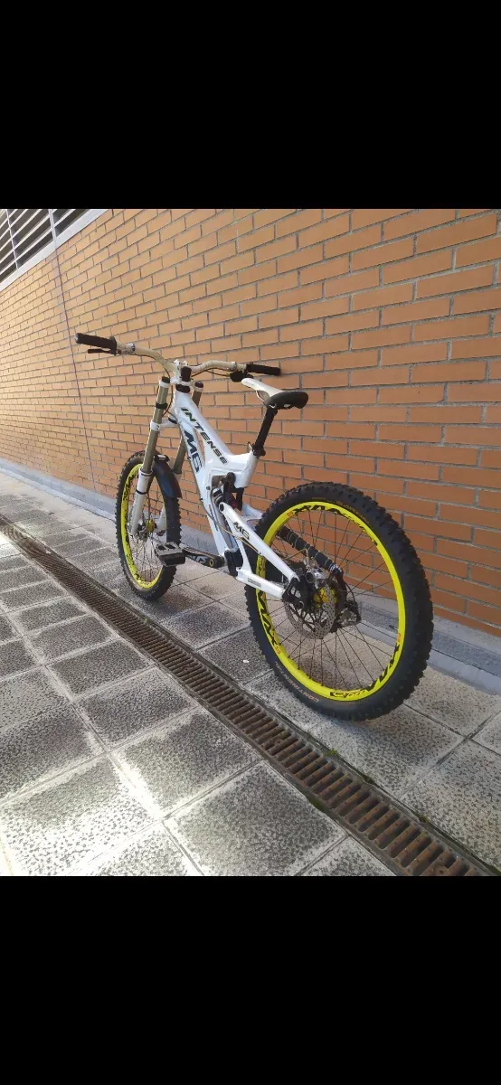 INTENSE M6 DH 26" Tope gama. Bici de Descenso.