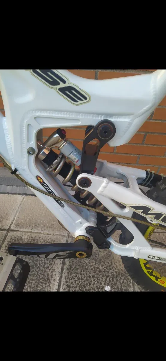 INTENSE M6 DH 26" Tope gama. Bici de Descenso.