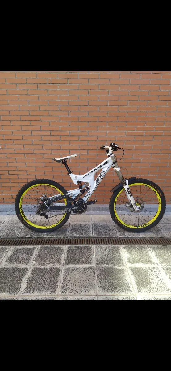 INTENSE M6 DH 26" Tope gama. Bici de Descenso.