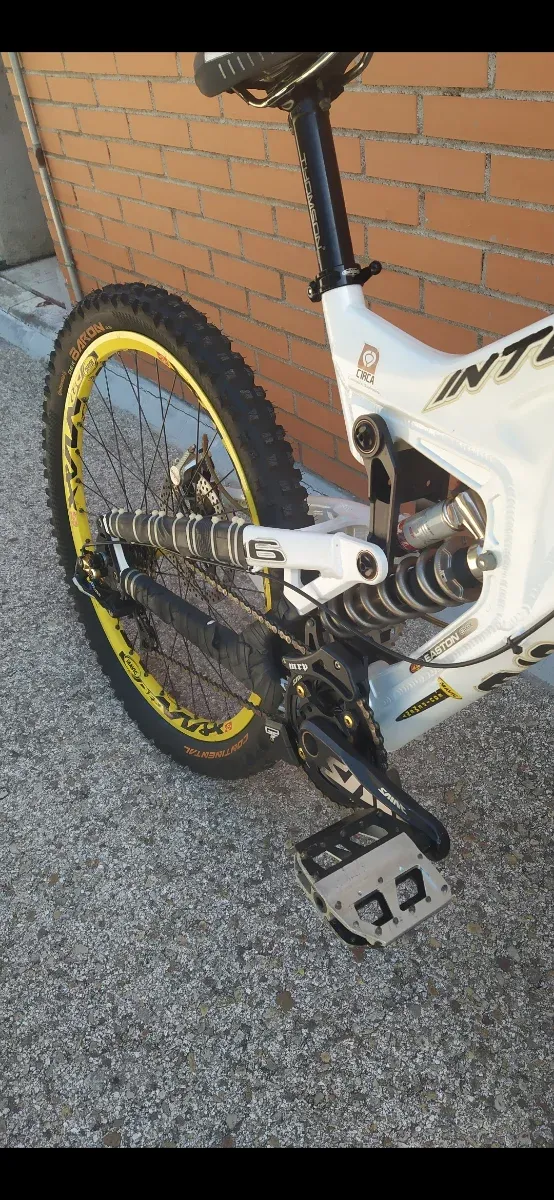 INTENSE M6 DH 26" Tope gama. Bici de Descenso.