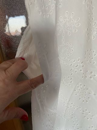 Vestido bordado perforado zara