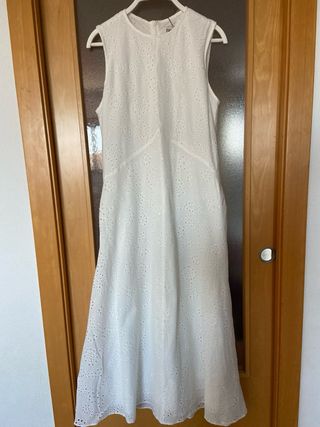 Vestido bordado perforado zara