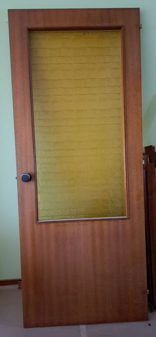 Puerta de madera sapelly