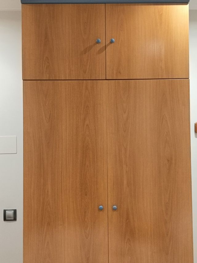 Armario escritorio y mesita de noche