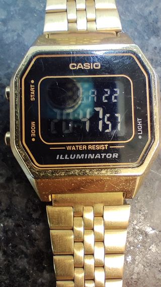 Casio DORADO LA660W 