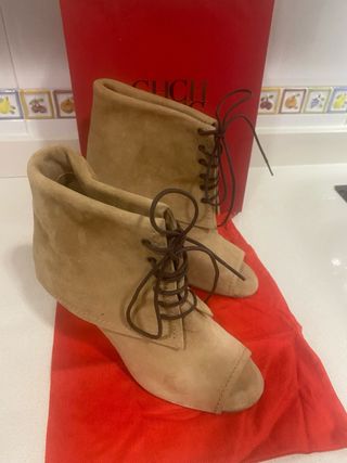 Botin de señora de piel de ante de Carolina Herrer