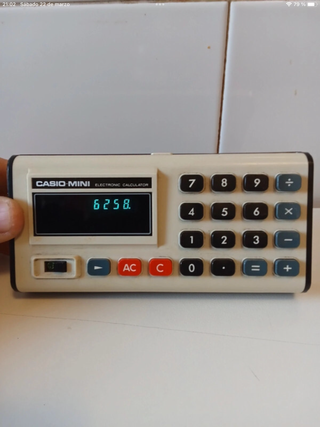 Calculadora Casio primera que salió falta tapa pil