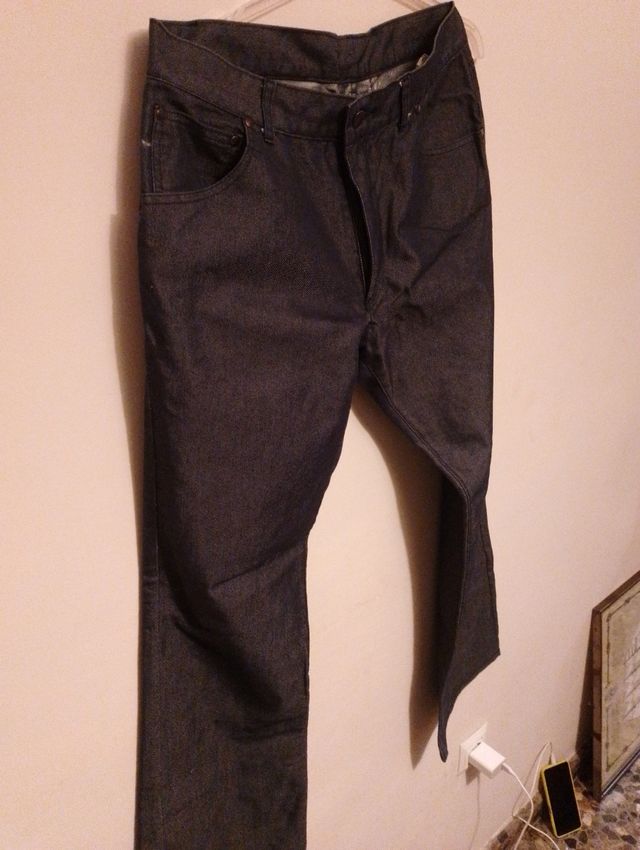 Pantalón vaquero caballero.