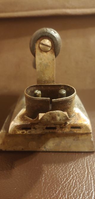 Antigua plancha de hierro,para enchufe.