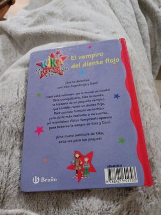 El vampiro del diente flojo (Kika Superbruja / Lilli the Witch) (Spanish Edition)