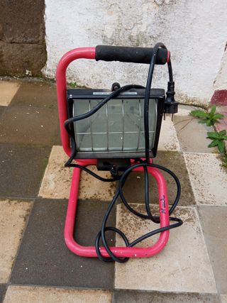 Foco de luz con soporte