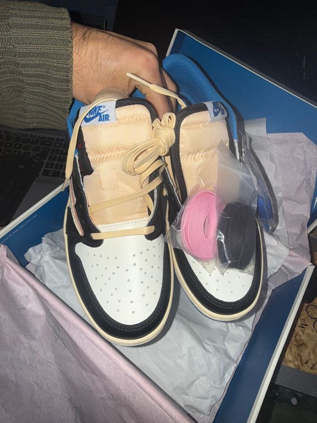 Jordan 1 Retro Low OG SP Fragment x Travis Scott