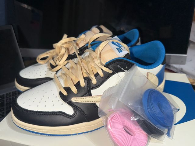 Jordan 1 Retro Low OG SP Fragment x Travis Scott