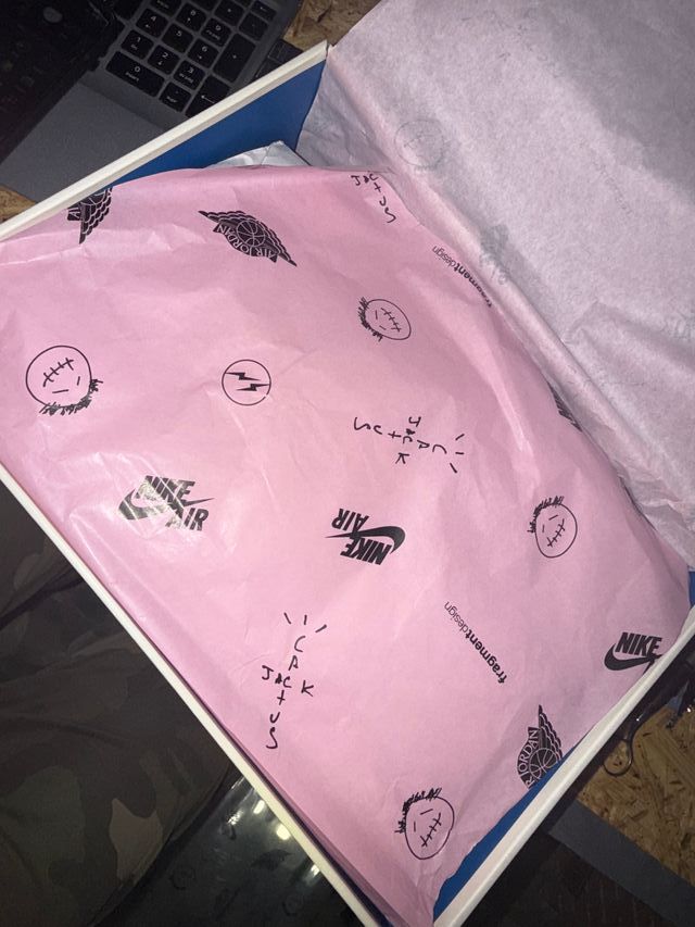 Jordan 1 Retro Low OG SP Fragment x Travis Scott