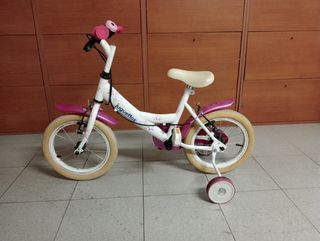 Bicicleta niña con ruedines. Ruedas de 14 pulgadas
