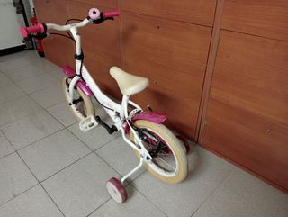 Bicicleta niña con ruedines. Ruedas de 14 pulgadas