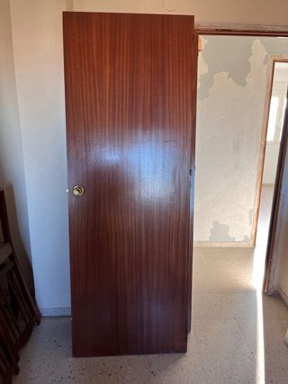 Puerta interior con pomo