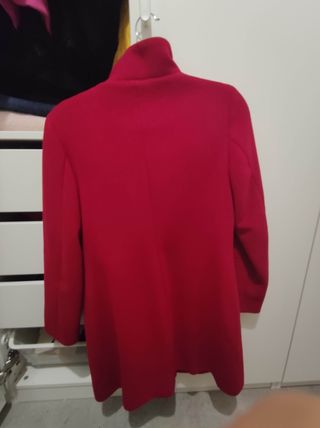 Abrigo rojo paño Cortefiel 