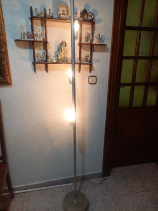IKea Lampara de pie con 3 luces.