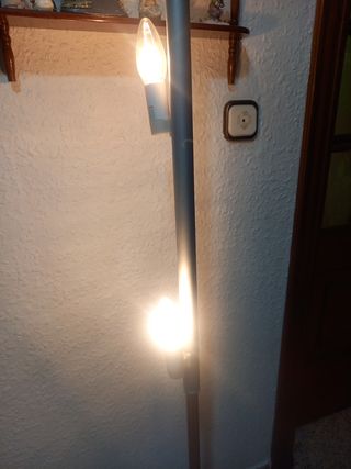 IKea Lampara de pie con 3 luces.