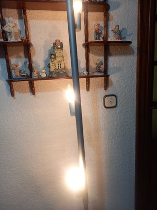 IKea Lampara de pie con 3 luces.