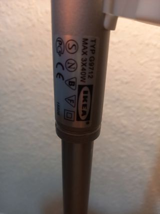 IKea Lampara de pie con 3 luces.