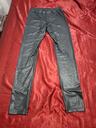 Leggings negros efecto cuero de Calcedonia