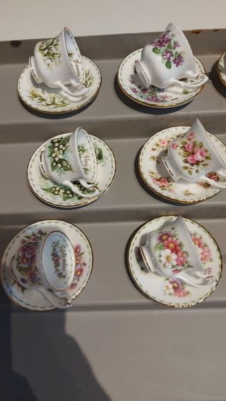 Set 12 tazzine Royal Albert