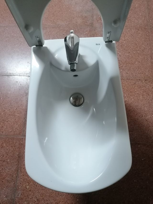 Bidé con grifo Roca