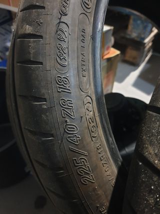 Neumatico 225/40 r18