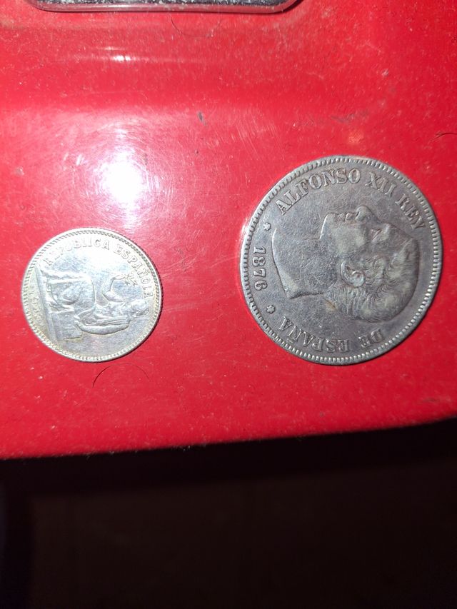 Dos monedas de plata