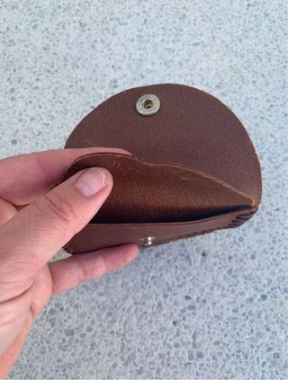 Monedero original de cuero redondo