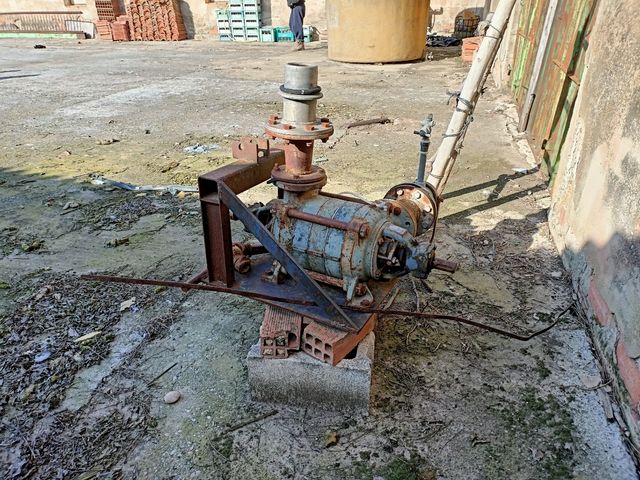 Motor más bomba de riego