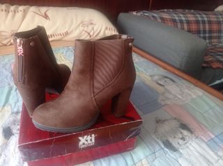 Botines antelina sin estrenar n 40