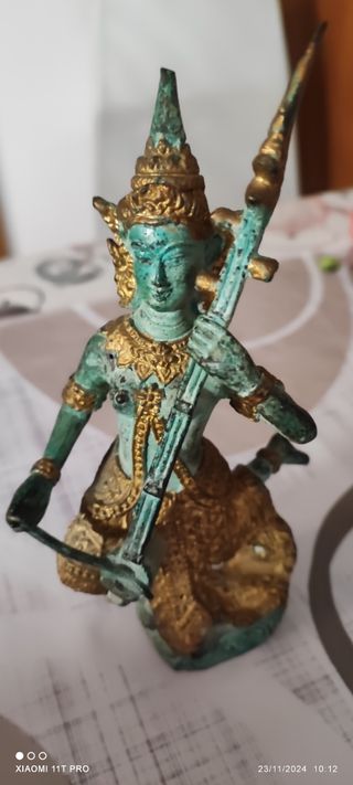 Statue