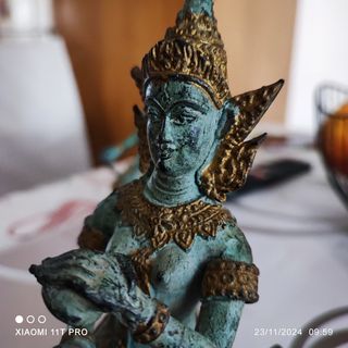 Statue