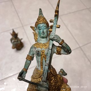 Statue