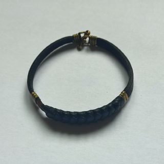 Pulsera de cuero negro con trenzado cierre metal