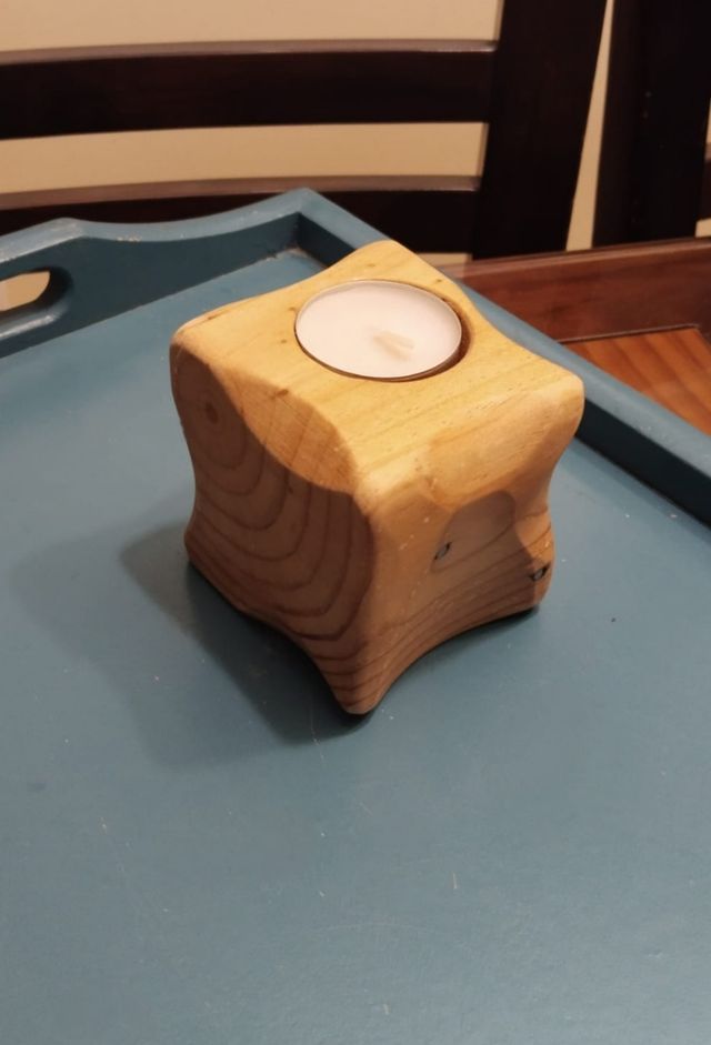 Portacandele in legno con venature