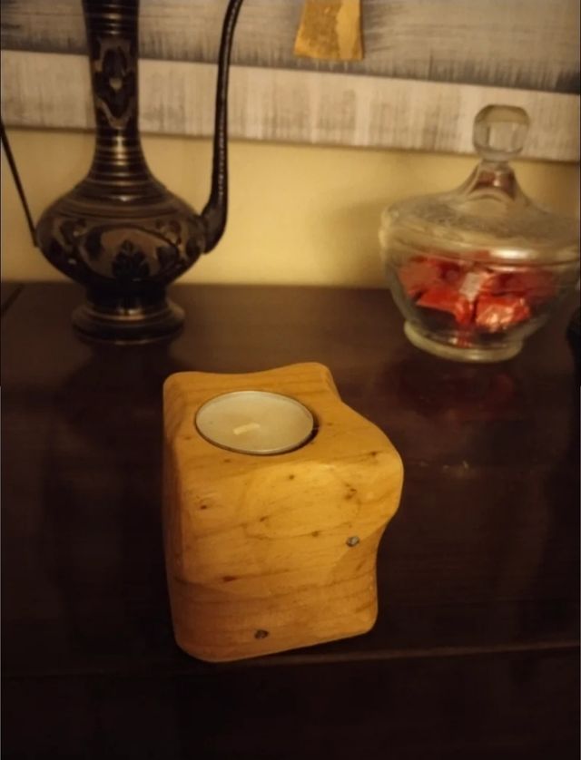 Portacandele in legno con venature