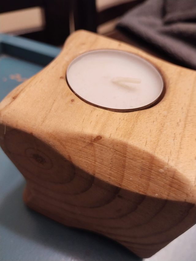 Portacandele in legno con venature