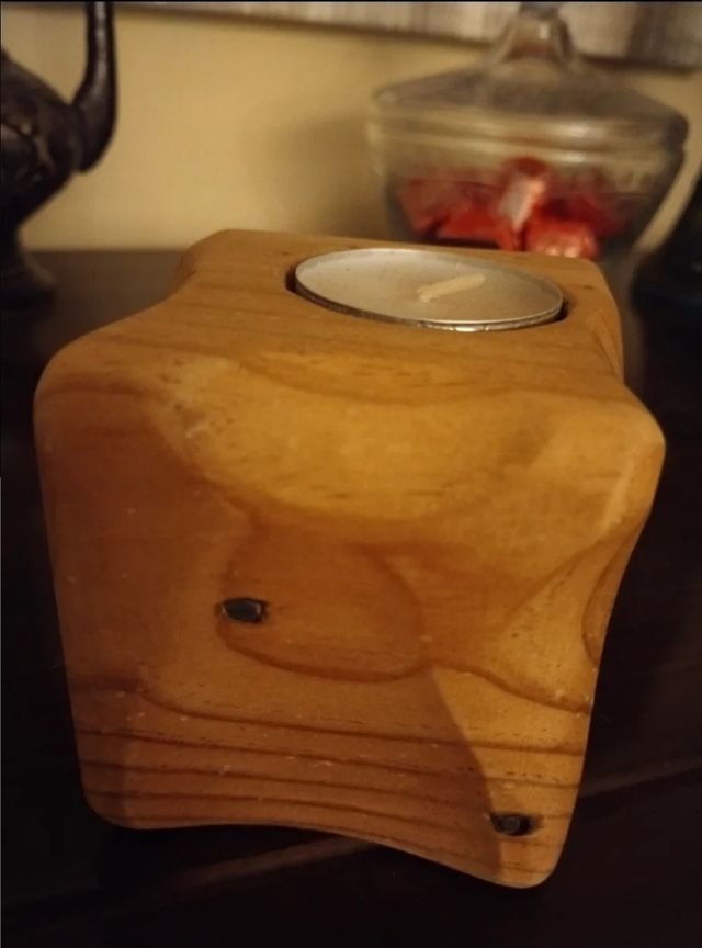 Portacandele in legno con venature