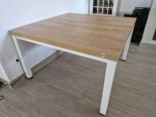 Mesa moderna roble estructura acero lacado blanco