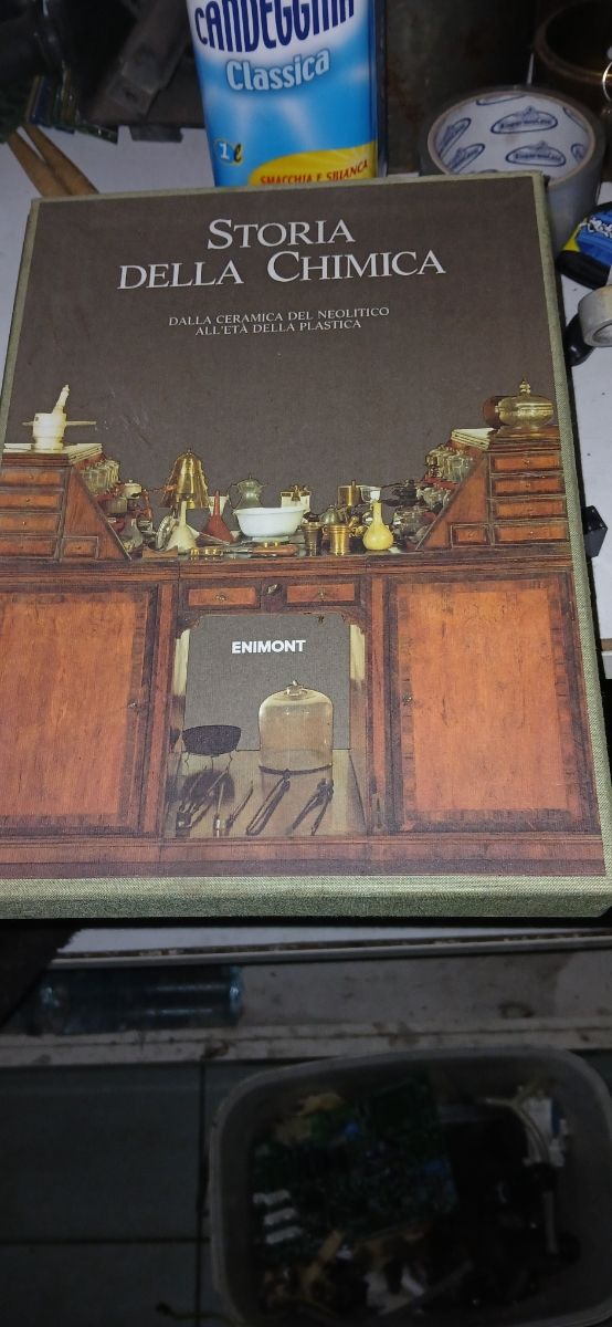 Libro storia della chimica dalla ceramic