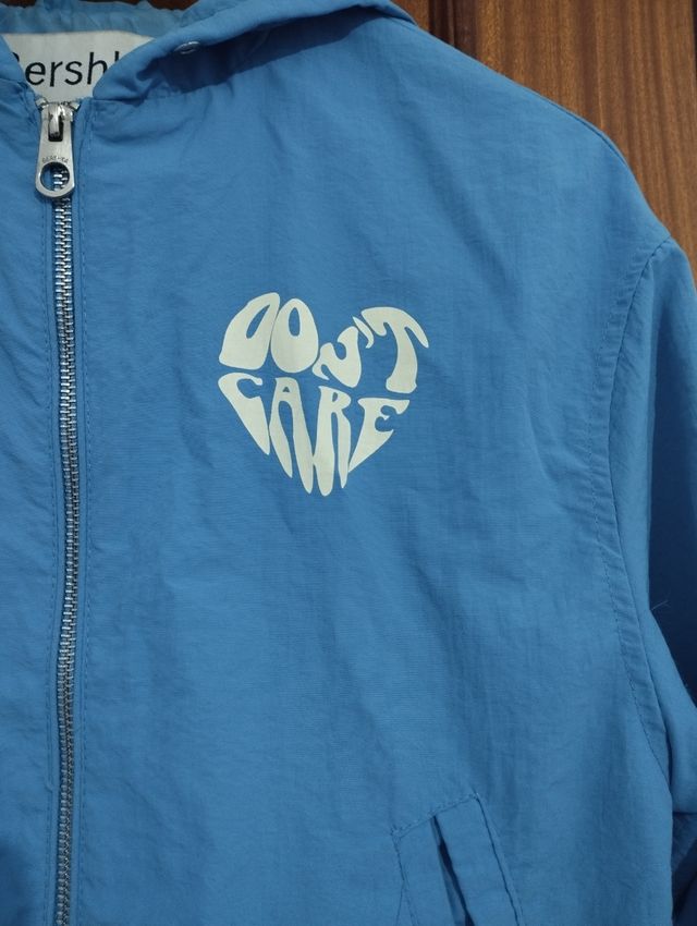 Chaqueta impermeable Bershka XS