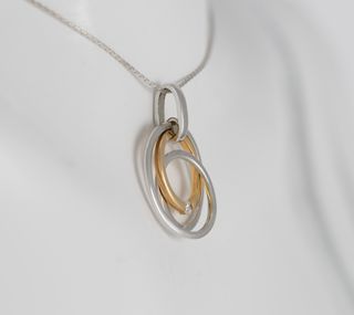 Colgante en oro amarillo y blanco 18k y brillante