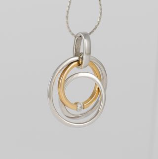 Colgante en oro amarillo y blanco 18k y brillante