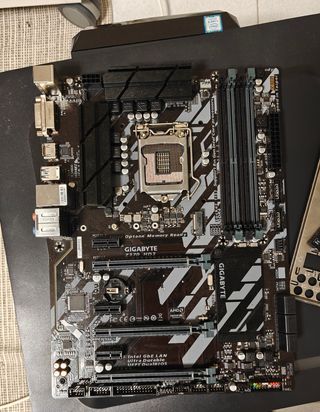 Placa base gigabyte Z370 HD3