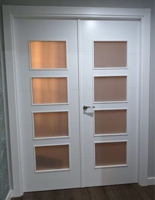 Doble Puerta en  blanco lacadas de madera maciza 